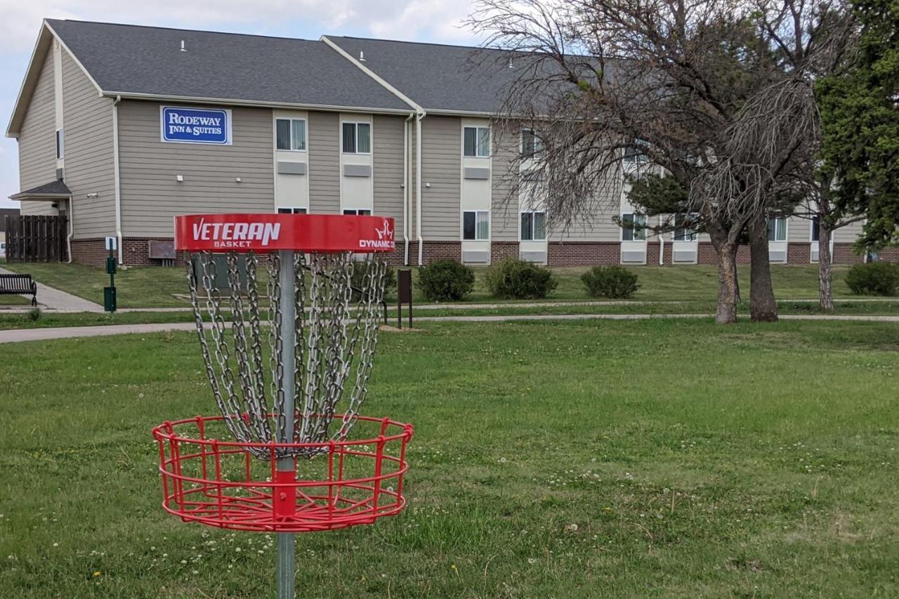 Rodeway Inn & Suites Hoisington Exterior photo