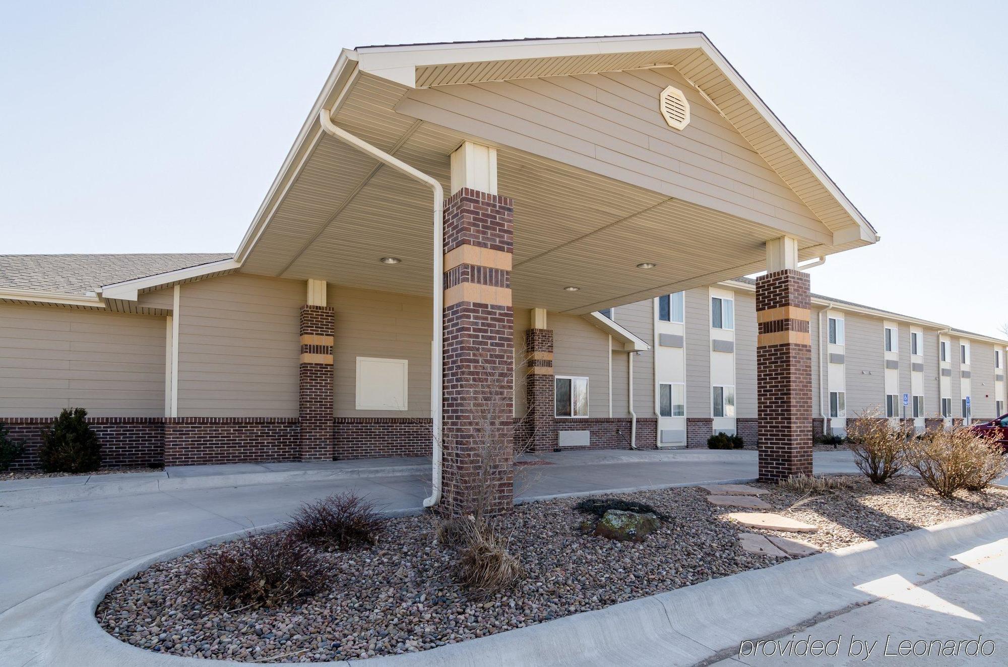 Rodeway Inn & Suites Hoisington Exterior photo